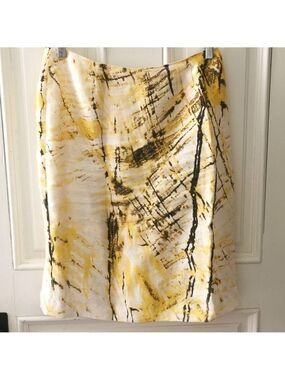 Simon Chang 90% Linen pencil skirt. Abstract print. Size 6. EUC